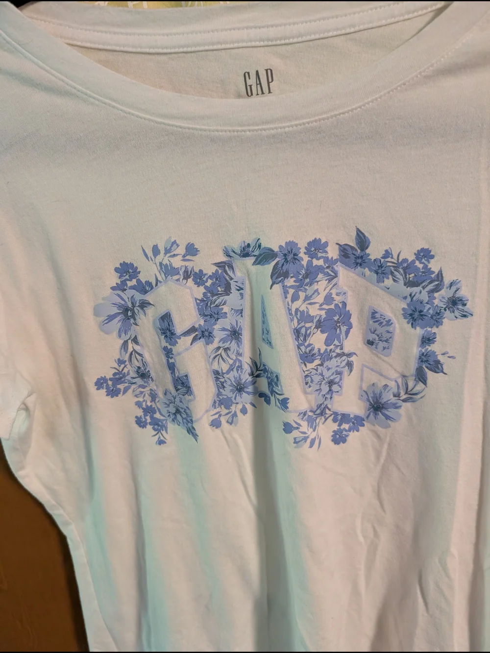 GAP Women's Floral Logo Tee - White, Yellow, Lavender Large NWT